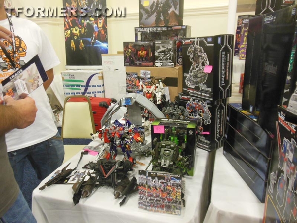 BotCon 2013   The Transformers Convention Dealer Room Image Gallery   OVER 500 Images  (334 of 582)